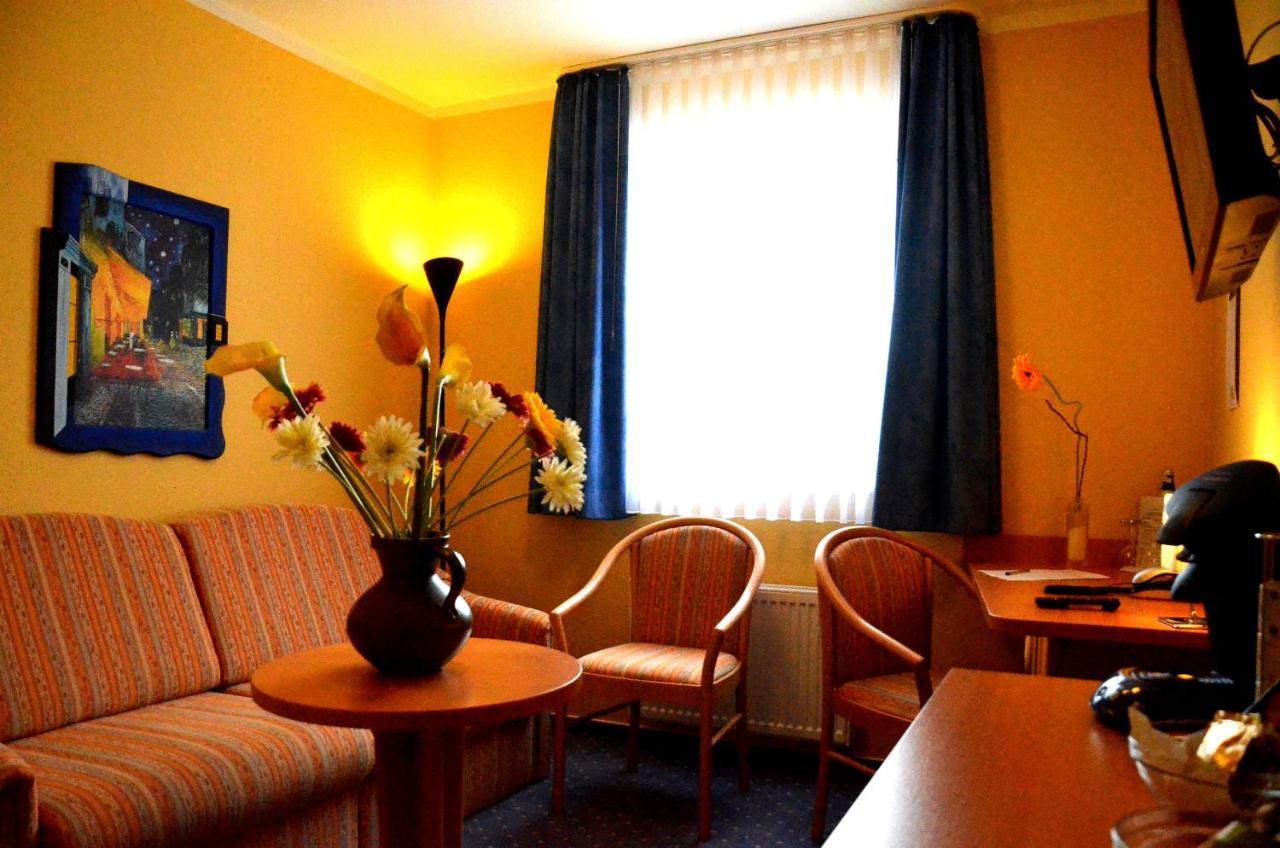 Hotel Am Klieversberg Вольфсбург Экстерьер фото