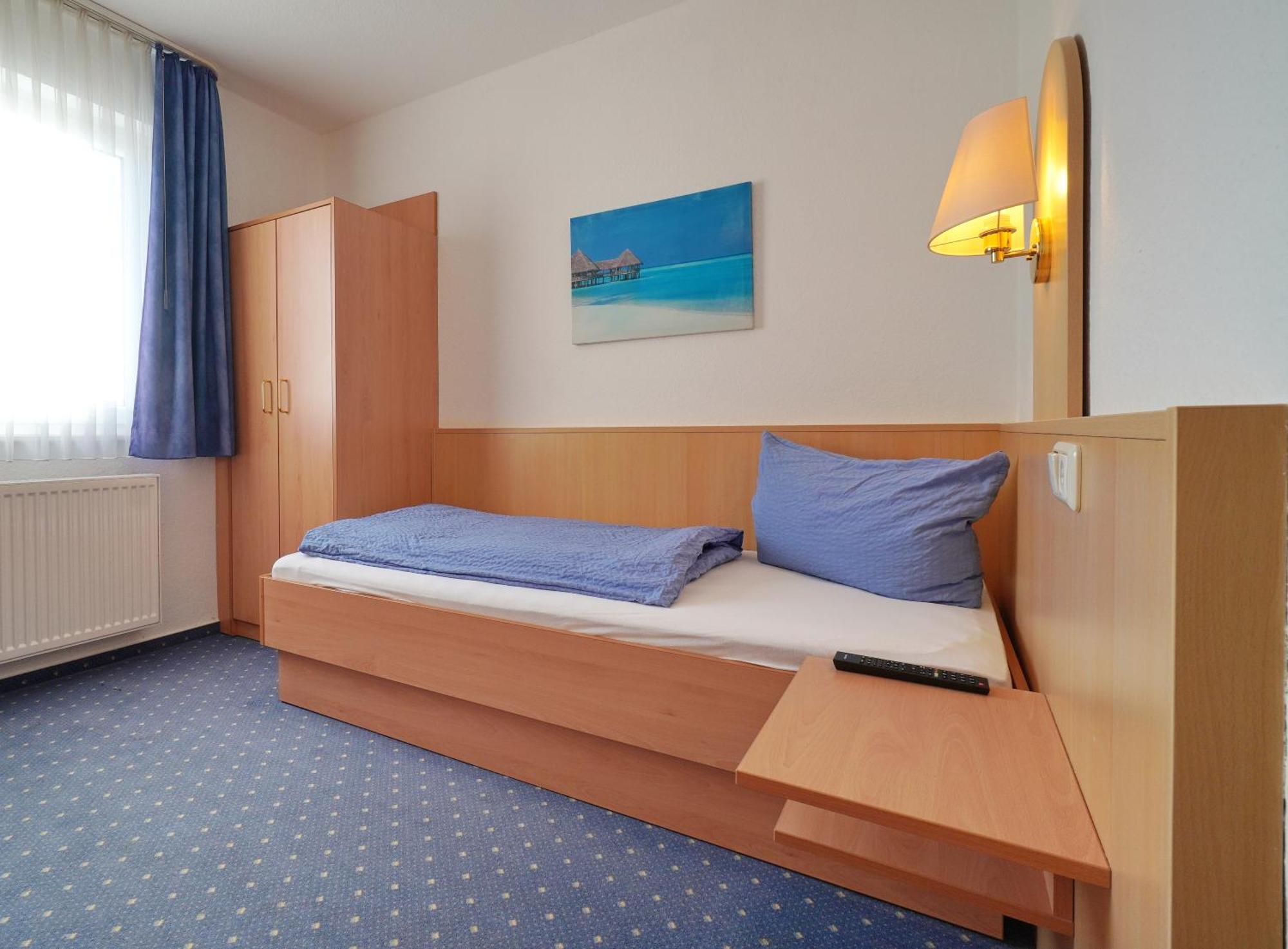Hotel Am Klieversberg Вольфсбург Экстерьер фото