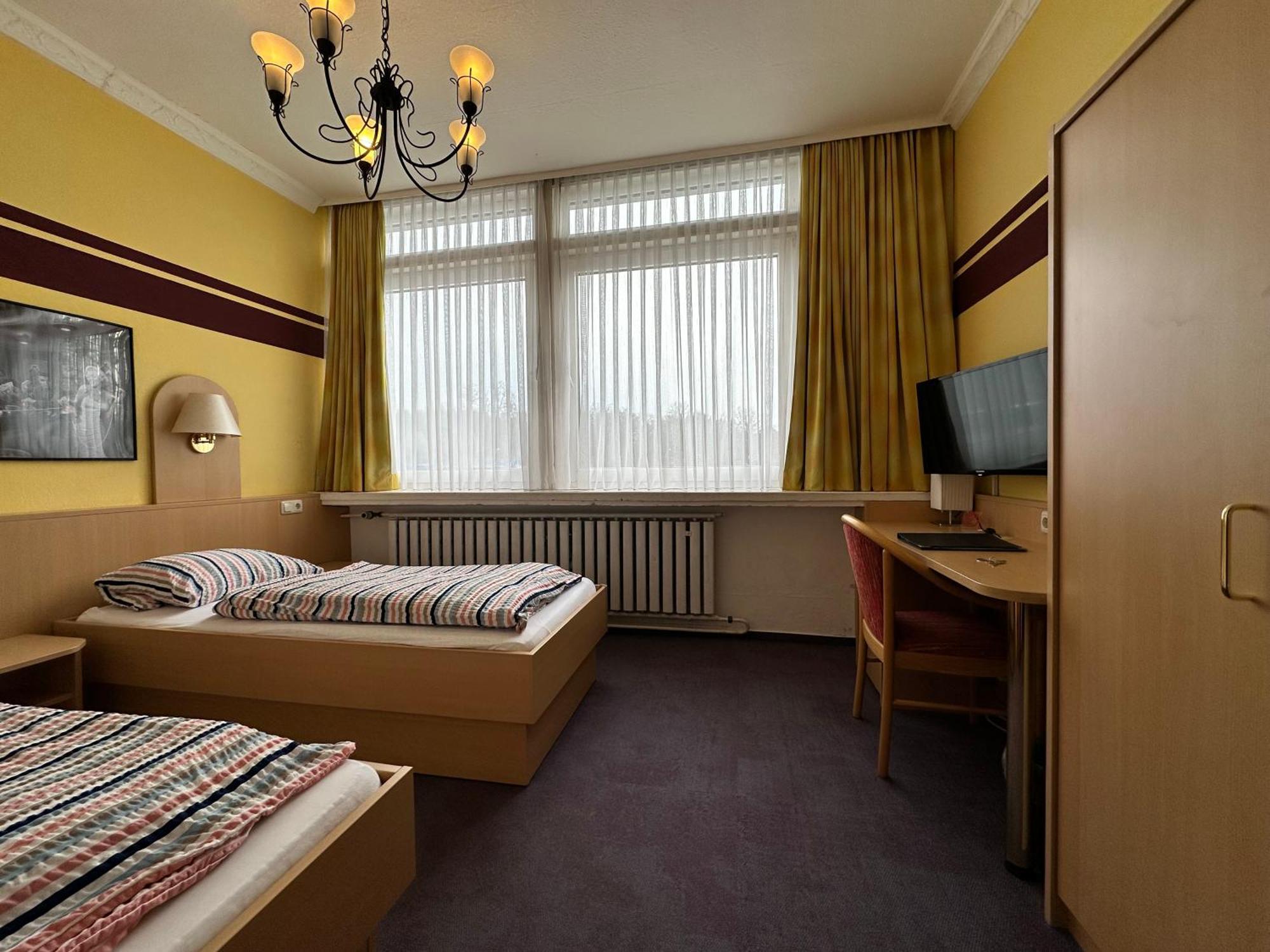 Hotel Am Klieversberg Вольфсбург Экстерьер фото