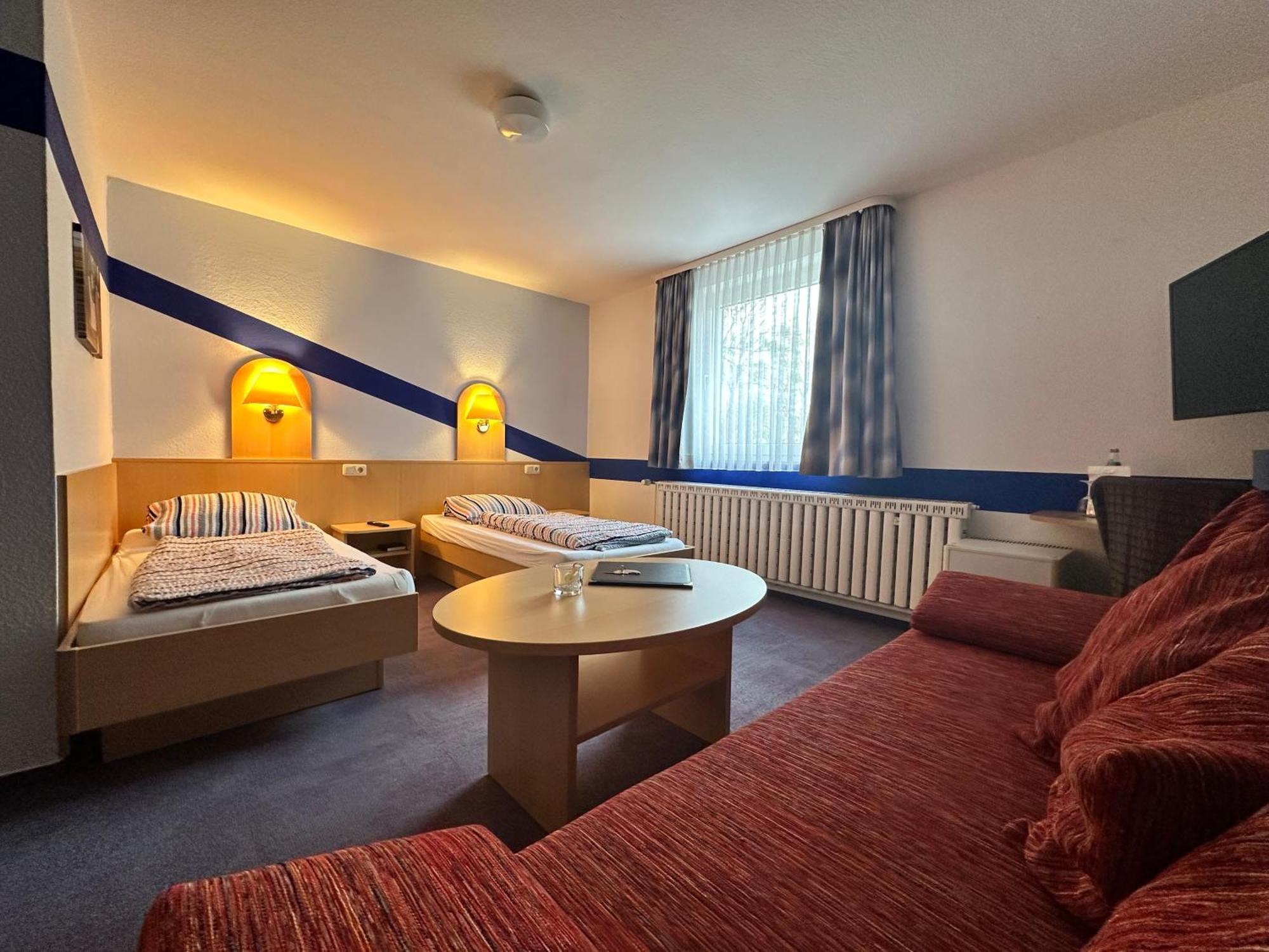 Hotel Am Klieversberg Вольфсбург Экстерьер фото